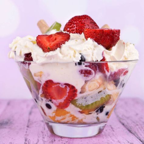 Homemade Fruit Salad, Custard Ice Cream Recipe, Ice Cream Dessert Recipe, Custard Ice Cream, Vegetarian Cookies, Fruit Cream, Fruit Salad Easy, Resep Salad, Ice Cream Ingredients