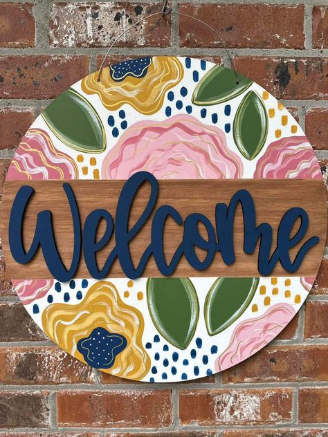 Queen Of My Castle Door Hangers, Teacher Door Hangers, Painted Wooden Signs, Welcome Door Signs, Door Hangers Diy, Wooden Door Signs, Summer Door Hanger, Round Wood Sign, Door Signs Diy