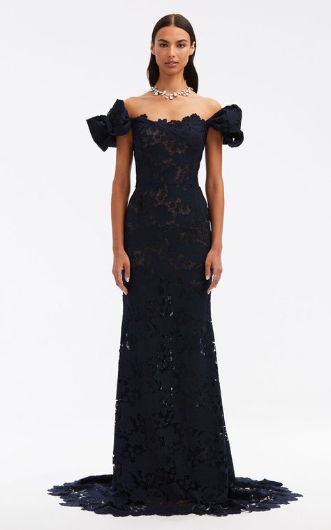 Off-The-Shoulder Guipure Lace Gown By Oscar De La Renta | Moda Operandi Navy Gown, Black Bridesmaids, Gown Black, Elegant Dresses Classy, Bridesmaids Dress, Guipure Lace, Glam Dresses, Lace Gown, Beautiful Gowns