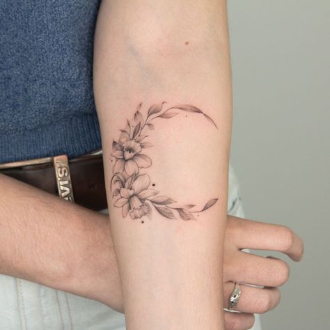 Moon Tattoos Fine Line, Daffodil Moon Tattoo, Cattleya Flower Tattoo, Tattoo With Moon, Tattoo Triangle, Daffodil Flower Tattoos, Moon And Flowers, Tiny Flower Tattoos, Side Wrist Tattoos