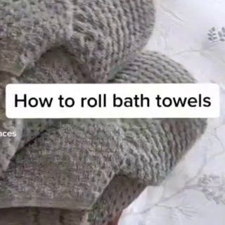 Roll Bath Towels, Folding Bath Towels, How To Roll Bath Towels, Towel Folding, Folding Towels, Hgtv Fixer Upper, How To Roll, How To Roll Towels, How To Fold Towels