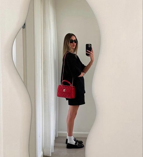 Red Bag Aesthetic Outfit, Red Handbag Outfit, Red Accessories Outfit, Red Purse Outfit, Dior Bag Outfit, Red Bag Outfit, Purse Outfit, Preppy Spring, Casual Ootd