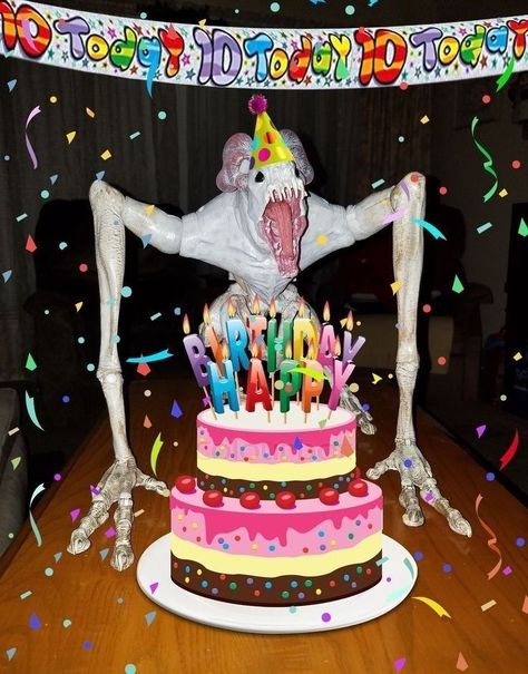 Happy Birthday Cursed, Silly Happy Birthday, Happy Birthday Meme, Clowning Around, Birthday Meme, Happy Birthday Images, Birthday Images, Happy Thanksgiving, Reaction Pictures