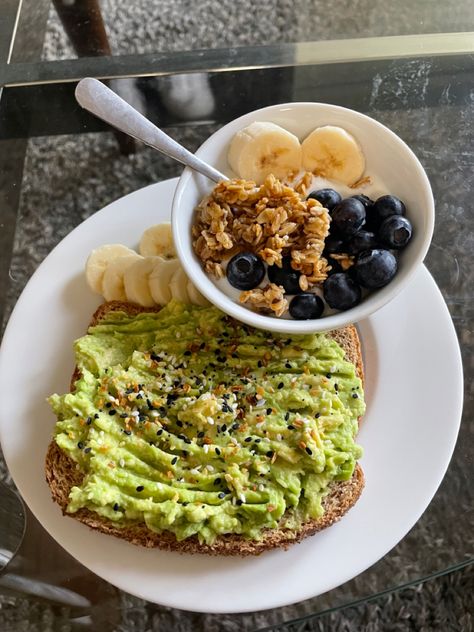 avacado toast, greek yogurt, banana #food #breakfast #yummy #healthyfood #healthy Yoghurt Toast, Toast Yogurt, Avo On Toast, Egg Yogurt Toast, Avocoda Toast, Toast Recipes, Greek Yogurt, Yogurt, Toast