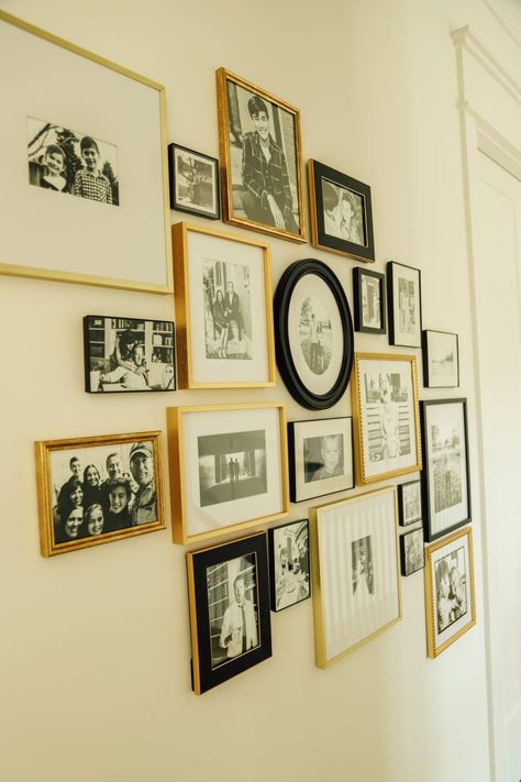 Photo Gallery Wall Different Frames, Over The Couch Gallery Wall, Gallery Wall Ideas Family Photos, Gallery Wall Family Pictures, Family Photo Gallery Wall Ideas, Picture Frame Wall Collage, Family Photo Display Ideas, Family Photo Collage Wall, Family Picture Wall Ideas