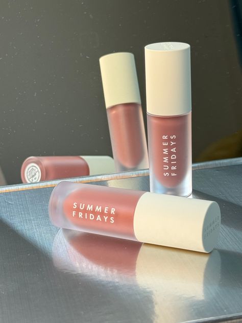 Summer Fridays Dream Lip Oil Swatches and Review Summer Fridays Lip Oil, Lip Oil Swatches, Whirl Lip Liner, Sephora Wishlist, Sephora App, Summer Fridays Lip, Back To School Makeup, Summer Friday, Alat Makeup