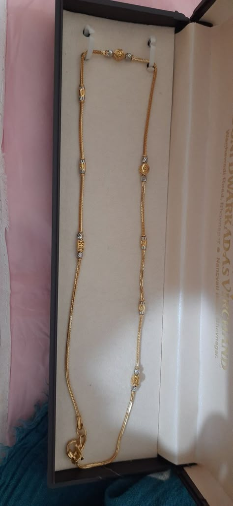 Girls Gold Chain Design, Gold Chain Aesthetic, Unique Gold Jewelry Designs, Ankle Jewelry, Gold Chain Design, Gold Bridal Jewellery Sets, Gold Jewelry Stores, Black Beaded Jewelry, Gold Bride Jewelry