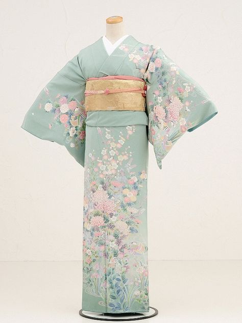 Lovely Mint Green Houmongi with Pale Pink, Lavender, and White Flowers Kimono Traditional, Winter Kimono, Japanese Traditional Clothing, Green Kimono, Kimono Japan, Traditional Japanese Kimono, Pink Kimono, Kimono Design, Style Savvy