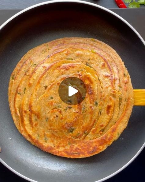 Flaky Paratha Recipe, Indian Snakes Recipe, Garlic Paratha Recipe, Lachha Paratha Recipe, Snake Recipe, Lachha Paratha, Paratha Recipe, Red Chilli Powder, Food Health Benefits