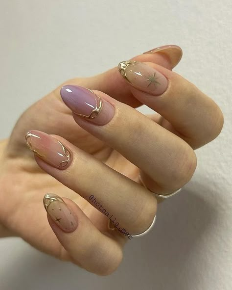 Simple Nail Extension Ideas, Korean Nail Extensions, Korean Nail Art 2023, Nail Art Extension Designs, Korean New Year Nails, Korean Chrome Nails, Spring Nails Korean, Spring Korean Nails, Soft Gel Extension Nails Design