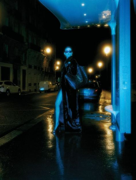 Songyi Flashes Three Beauties in Paris at Night for Vogue Korea November 2022. Nosferatu The Vampyre, Dark Glamour, Night Fashion, Vogue Editorial, Bolshoi Ballet, Night Shot, Paris At Night, A Paris, Vogue Korea