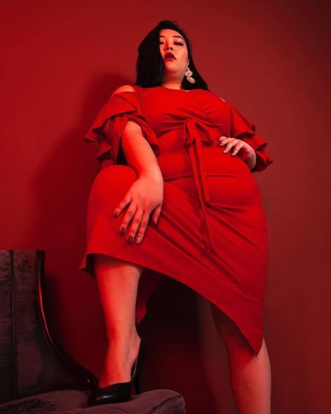 Meet South Korean Plus-Size Model Shattering Asian Beauty Standards Plus Size Poses, Plus Size Posing, Plus Size Art, Body Reference Poses, Figure Poses, Beauty Standards, Plus Size Beauty, Pose Ref, Plus Size Models