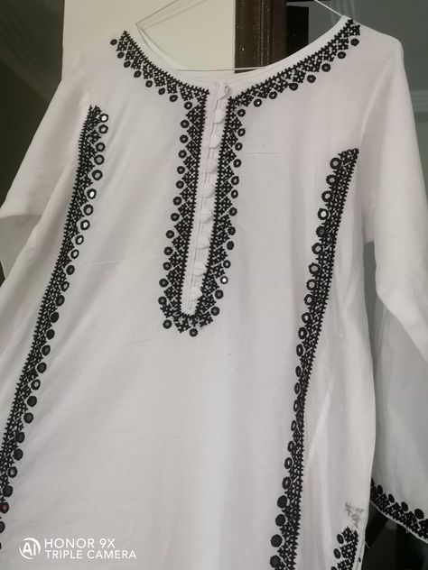 Price 3000 . . #embroidery #smallbusiness #shopdress #sindhiembroidery #embroidery #pakistanibusiness #supportsmallbusiness #instagrambusiness #igbusinesswomen #businesswoman Sindhi Embroidery Dresses, Eastern Clothes, Sindhi Dress, Pakistani Frocks, Balochi Dresses, Sindhi Embroidery, Kutchi Work, Pakistani Makeup, Simple Dress Casual