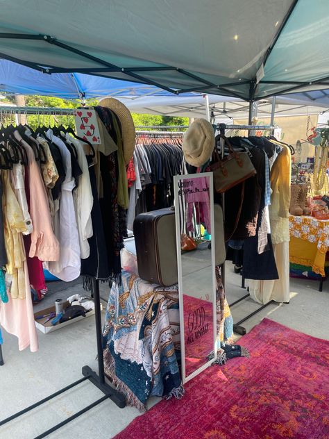 Ace.vntg Flea Market Booth Display Ideas Thrift Stores, Vendor Booth Clothing Rack, Vending Booth Ideas, Flea Market Set Up Ideas Display, Flea Market Clothes Display, Flea Market Clothing Booth Ideas, Pop Up Clothing Shop, Vintage Pop Up Shop Display, Thrift Pop Up