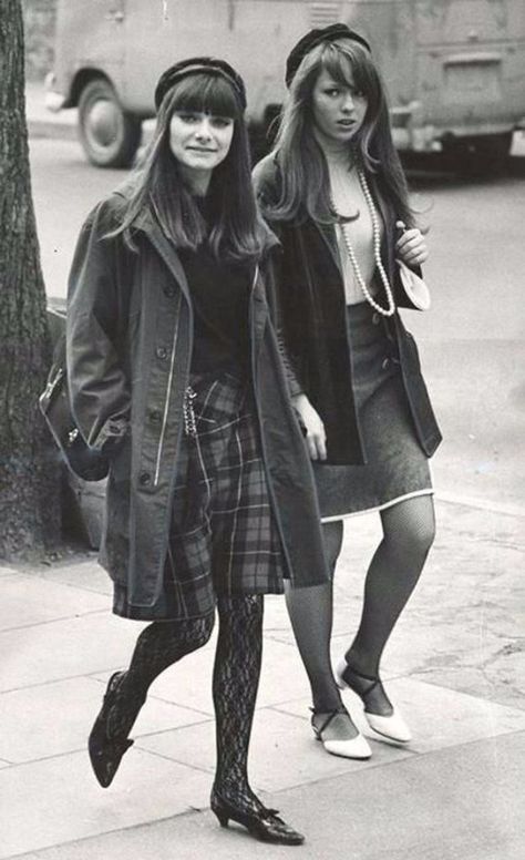 1960s Fashion | sally__ | Flickr 70s Mode, Fashion 60s, Historical Pics, 60’s Fashion, Swinging 60s, 60s 70s Fashion, Mod Girl, Fashion 1960s, Fashion 90s