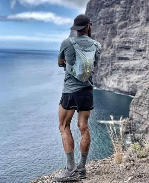 Trail Runner Aesthetic, Trail Running Outfit Men, Men’s Hiking Outfit, Walking Fits, Marathon Aesthetic, Running Outfit Men, Running Fits, Outfit Running, Running Aesthetic