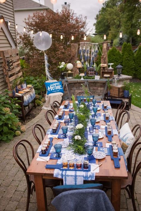 21 Awesome 30th Birthday Party Ideas For Men Oktoberfest Tablescape, Restaurant Content, Beer Garden Party, Oktoberfest Hairstyle, Octoberfest Party, Housewarming Party Decorations, Beer Tasting Parties, 30th Birthday Party Decorations, October Fest