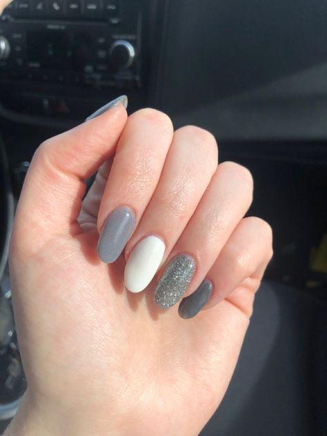 Nail Art On Grey Nail Paint, Grey Nail Polish Ideas, Grey Manicure, Light Gray Nails, Gray Nail, Grey Nail Art, Grey Nail, Nail Paint Shades, Grey Nail Polish