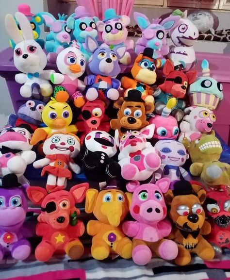 Fnaf Plush Collection, Fnaf Bedroom Ideas, Fnaf Room, Fnaf Collection, Fnaf Plushies, Fnaf Plush, Kawaii Emo, Fnaf Crafts, Glamrock Chica