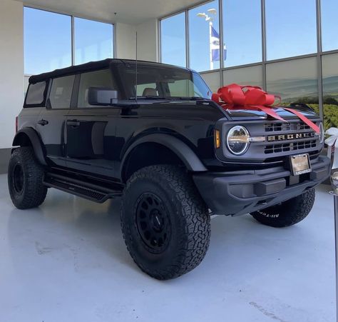 Bronco Car Interior, All Black Ford Bronco, Bronco Ford Black, Black Bronco Aesthetic, Black Bronco Sport, Ford Bronco New, Blacked Out Ford Bronco, All Black Bronco, 2024 Ford Bronco