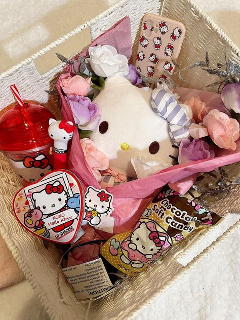 Hello Kitty Burr Basket, Hello Kitty Birthday Basket, Hello Kitty Gift Baskets, Hello Kitty Gift Ideas, Pink Gift Basket, Hello Kitty Gifts, Birthday Basket, Birthday Goals, Hello Kitty Jewelry