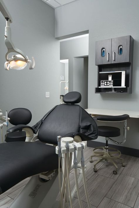 Dentist Office Design, Dental Office Design Interiors, Medical Office Design, Dental Office Decor, Dental Design, Clinic Interior Design, Dental Office Design, Dentist Office, Design Salon