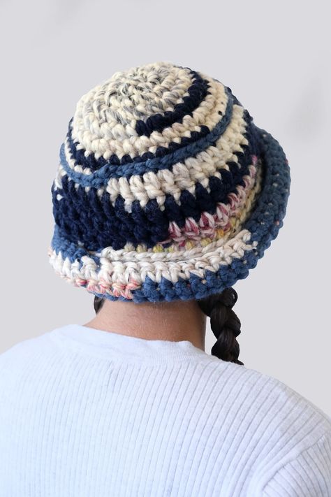 Crochet Winter Bucket Hat, Chunky Bucket Hat Crochet, Chunky Crochet Ideas, Crochet Chunky Bucket Hat, Crochet Bucket Hat Ideas, Chunky Yarn Hat, Chunky Bucket Hat, Crochet Chunky Hat, Chunky Beanie Crochet Pattern