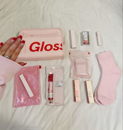 baby pink glossier makeup lash slick boy brow zit stick cloud paint balm dot com solar paint red tip nails red and pink nails glossier hand lotion fuzzy socks glossier makeup bag Glossier Beauty Bag, Glossier Makeup Bag, Red And Pink Nails, Aesthetic Glossier, Lash Slick, Balm Dot Com, Glossier Aesthetic, Solar Paint, Red Tip Nails