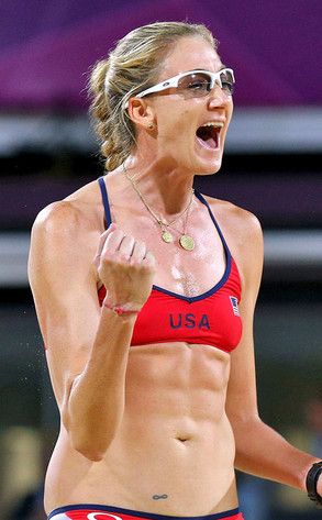 Gold Medalist Kerri Walsh-Jennings Was Pregnant During Olympics Athletic Pregnant Women, Kerri Walsh Jennings, Womens Olympic Volleyball, Kerri Walsh, Melbourne Vixens Netball, Britney Spears Pregnant, Kate Martin Iowa Basketball, Female Volleyball Players, Abs Women