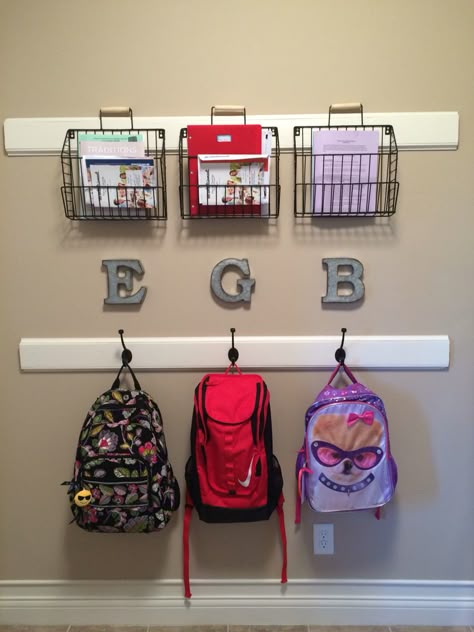 Back pack organization School Bag Coat Storage, Small Backpack Hanging Ideas, School Bag Organization Home, Bookbag Hooks Entryway, Bookbag Hanging Ideas, Hang Backpacks On Wall, Coat And Backpack Storage, Backpack Hanging Ideas Small Space, Backpack Wall Organization