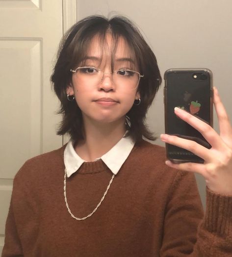 Genderfluid Haircut, Glasses Inspiration, Haircut Inspo, Asian Short Hair, Hairstyles For Layered Hair, Cut Her Hair, Wolf Cut, Short Hair Color, Dye My Hair