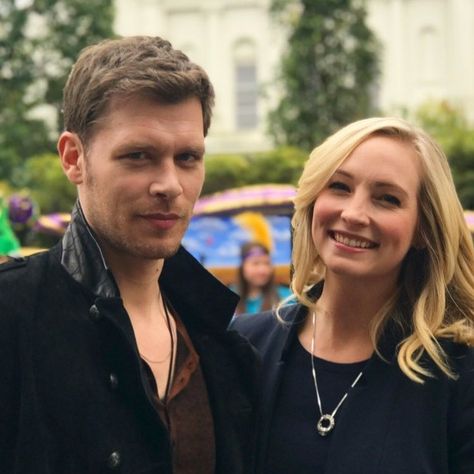 Candice and joseph bts Tvdu Cast, Klaus And Caroline, Vampier Diaries, Tvd Universe, Vampire Diaries Movie, Candice King, Vampire Diaries Wallpaper, Daniel Gillies, Vampire Diaries Cast