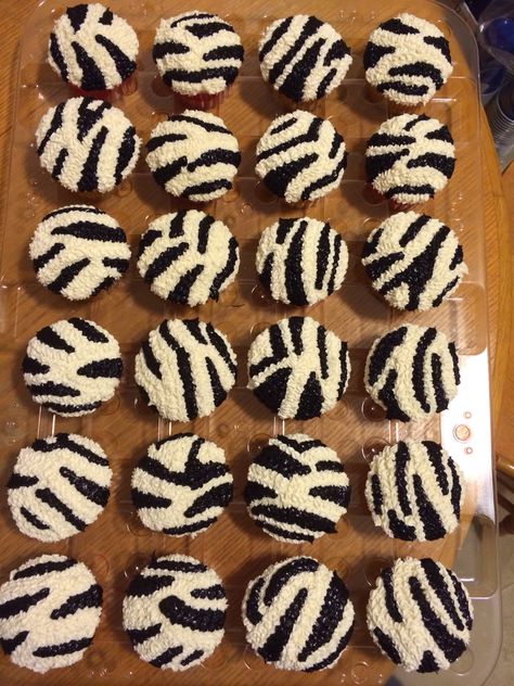 Zebra print cupcakes. With a French vanilla cake and buttercream frosting Zebra Cupcakes, Zebra Birthday Party, French Vanilla Cake, Zebra Birthday, Jungle Safari Birthday, Pull Apart Cupcake Cake, Rainbow Zebra, 2nd Birthday Party For Girl, Cake Hacks