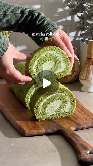 gail ng ✿ baking & desserts on Instagram: "🌱 matcha roll cake with matcha whipped cream 🌱 roll cakes / swiss rolls are one of my top 3 fave cakes and it occurred to me that i hadn’t made a matcha one yet so i fixed that. she’s super soft like a cloud as roll cakes should be ☁️ what flavour should i do next?  recipe linked in my bio as always or search “matcha roll cake” on teakandthyme.com 🫶  #matcha #swissroll #rollcake #matchacake #baking" Matcha Roll Cake Recipe, Matcha Roll Cake, Matcha Cake, Swirl Cake, Swiss Roll, Roll Cake, Take The Cake, Whipped Cream, No Bake Desserts