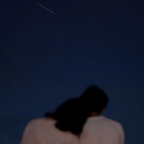 spend your nights stargazing Star Gazing Aesthetic Couple, Star Gazing Date, Stars Gazing, Stargazing Date, Stargazing Aesthetic, Star Gazing, Guys And Girls, Cool Pictures, Bucket List