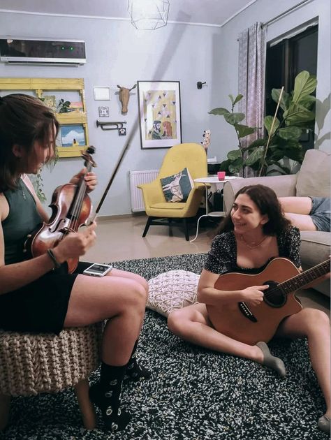 Playing Music With Friends, Music Friends Aesthetic, Lifestyle Photography Friends, Music Date, Hangout Friends, Fortieth Birthday, Forty Birthday, Guitar Girl, Studying Abroad