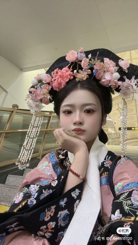 Song Dynasty Hairstyles, Joseon Dynasty Hairstyle, Chinese Dynasty Hairstyle, Qing Dynasty Hairstyles, Empresses In The Palace, Asian Accessories, Hanfu Headdress, Qing Dynasty Headdress, Hanfu Dress