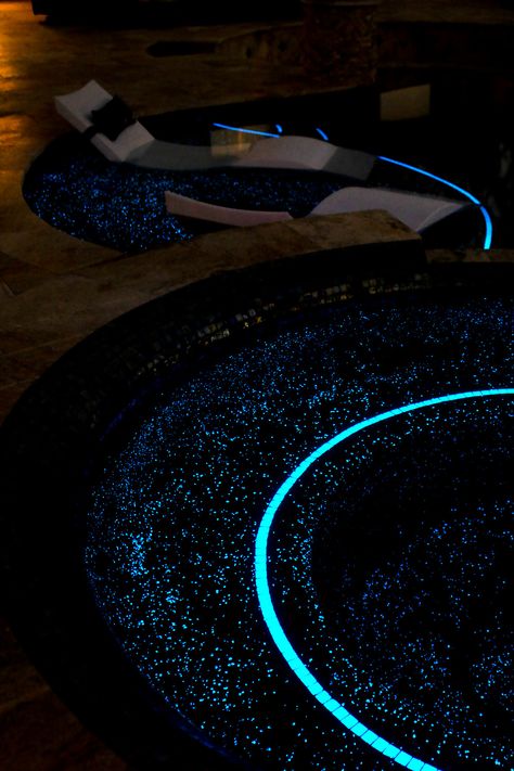 Black Pools Swimming, Pool Lights At Night, Swimming Pool Lighting, Badminton Kit, Pool House Ideas, Stairs Black, Underwater Pool Light, Skimmer Pool, Pool Landscaping Ideas