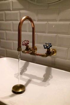 Rustic Bathroom Shower, Copper Taps, Copper Faucet, Rustic Shower, Woodworking Bed, Rustic Bathroom Designs, Faucet Bathroom, Small Toilet, Diy Plumbing