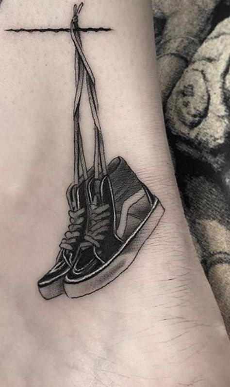 Vans shoes tattoo!! 😍 so awesome ! #vans #tattoo #hightops ❤️ Vans Tattoo Design, Sneakers Tattoo Ideas, Vans Shoe Tattoo, Vans Tattoo Ideas, Shoes Tattoo Design, Shoe Tattoo Ideas, Van Life Tattoo, Small Van Life, Sneaker Tattoo