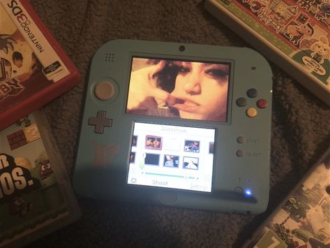 2010’s nintendo 2DS photo idea >_< Nintendo 2ds Aesthetic, 2ds Aesthetic, Psp Aesthetic, Retro Devices, Nostalgic 2000s, Teenagers Scare The Living, Handheld Console, Tech Aesthetic, Nintendo Ds Games