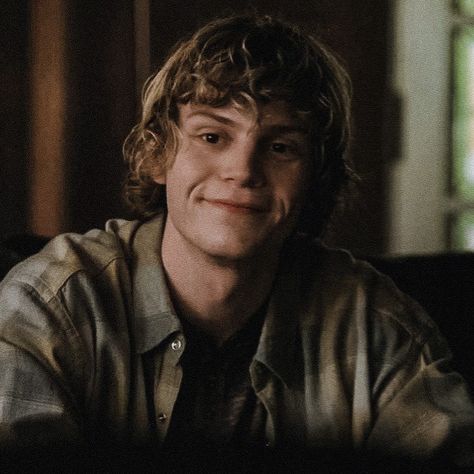 ⛧ tate langdon (evan peters) american horror story icon ⛧ Even Peter, Tate Ahs, Evan Peter, Ahs Characters, Evan Peters American Horror Story, Tate And Violet, Peter Maximoff, Evan Thomas, Tate Langdon