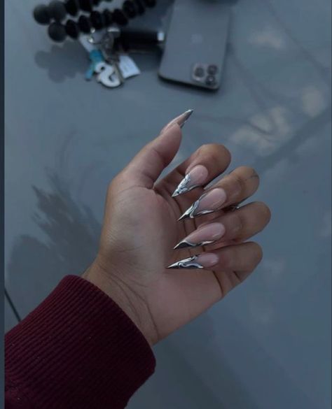 Simple Stilleto Acrylic Nails, Medium Stilleto Nails Design, Chrome Stiletto Nails Designs, Stiletto Chrome Nails, Medium Stiletto Acrylic Nails, Stiletto Nails Chrome, Almond Nails Chrome, Chrome Stiletto Nails, Chrome Nail Art Designs