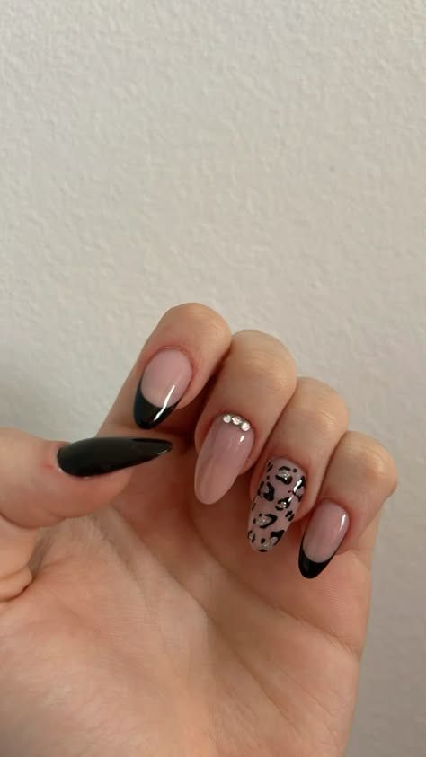 Silver Leopard Nails, Leopard French Nails, Black French Nails, Aries Women, Perfect Manicure, Gel Nails Diy, Simple Gel Nails, Leopard Nails, Almond Acrylic Nails