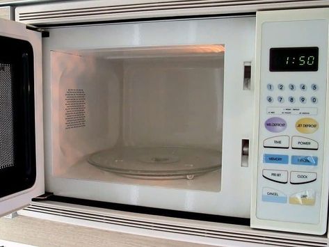 How To Avoid Using the Microwave - Alternative Cooking Methods For All Types of Foods Microwave Hacks, Lg Microwave, Food Magic, Homemade Limoncello, Lemon Uses, Clean Microwave, Microwave Ovens, Green Bean Casserole, Bean Casserole