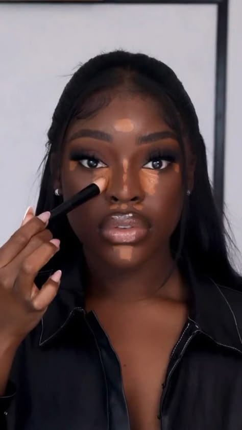 Lips Exercise, Natural Eye Shadow Looks, Look Good Without Makeup, Natural Eye Shadow, Plumped Lips, Skin Makeup Tutorial, Dark Skin Makeup Tutorial, A Lot Of Makeup, Maquillage Yeux Cut Crease