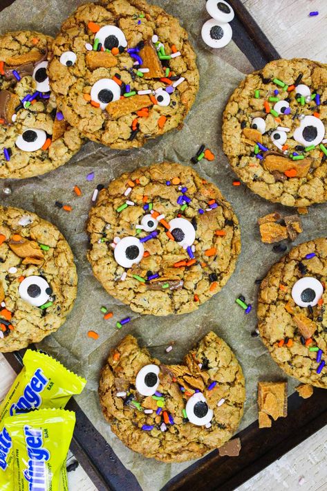 Monster Butterfinger® Cookies: Easy Recipe from Scratch - Chelsweets Cookies Easy Recipe, Butterfinger Cookies, Monster Cookies Recipe, Halloween Cookie Recipes, Chunky Peanut Butter, Cookies Easy, Choc Chip Cookies, Recipe From Scratch, Fall Treats