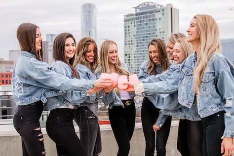 Hen Party Photo Ideas, Bride Team Ideas, Mural Photoshoot, Bachelorette Party Photoshoot, Bachelorette Photos, Bachelorette Photoshoot, Bachelorette Shots, Beautiful Neighborhoods, Best Photoshoot