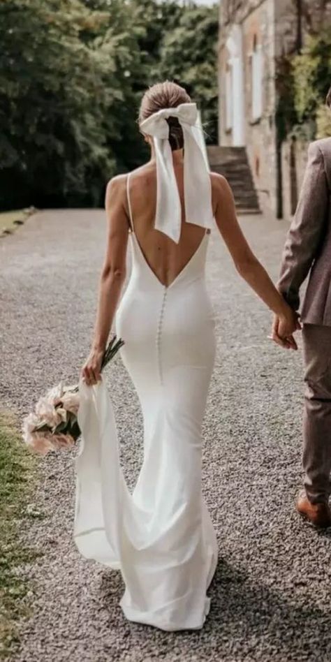 Beachy Wedding Dress, Summer Wedding Dresses, Wedding Dress Low Back, Minimal Wedding Dress, Dresses To Make, Country Bride, Beachy Wedding, Beach Bridal Gown, Destination Wedding Dress