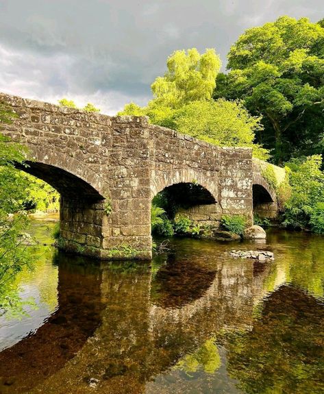 Fingle Bridge Arch bridge in England Brick Bridge, Webtoon References, Bridges Photography, Medieval Bridge, Pictures Of Bridges, Bridge Photos, Beautiful Bridges, Under Bridge, Old Bridges